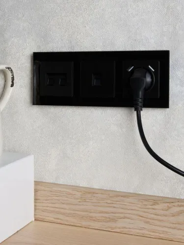 Рамка 3-м BRITE РУ-3-2-БрЧ стекло черн. IEK BR-M32-G-K02 фото 3