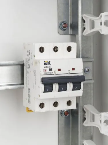 Выключатель автоматический модульный 3п D 8А M10N ARMAT IEK AR-M10N-3-D008 фото 3
