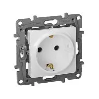 Розетка 1-м СП Etika 16А IP20 250В 2P+E с заземл. немецк. стандарт винтов. клеммы механизм бел. IEK 672221