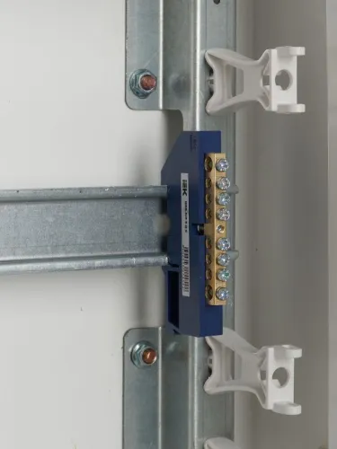 Шина нулевая на DIN-изол. ШНИ 6х9-8-Д-С IEK YNN10-69-8D-K07 фото 3