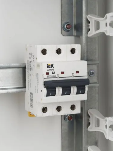 Выключатель автоматический модульный 3п C 1А M06N ARMAT IEK AR-M06N-3-C001 фото 3