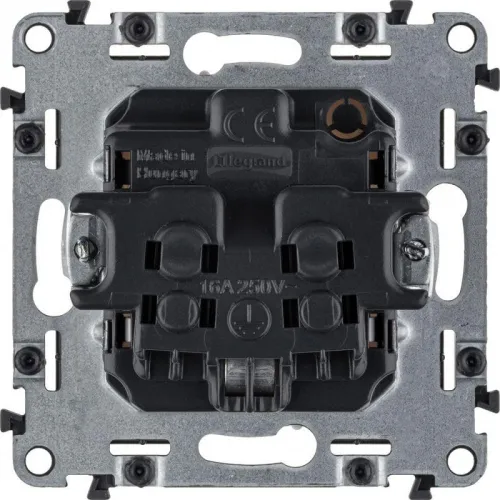 Розетка 1-м СП Valena Allure 16А IP20 250В 2P+E винтов. клеммы с лицев. панелью механизм бел. Leg 753724 фото 3