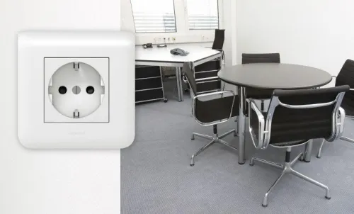 Розетка 1-м СП 2мод. Mosaic 16А IP20 2P+E с заземл. защ. шторки немецк. стандарт винтов. клеммы механизм бел. Leg 077213 фото 7