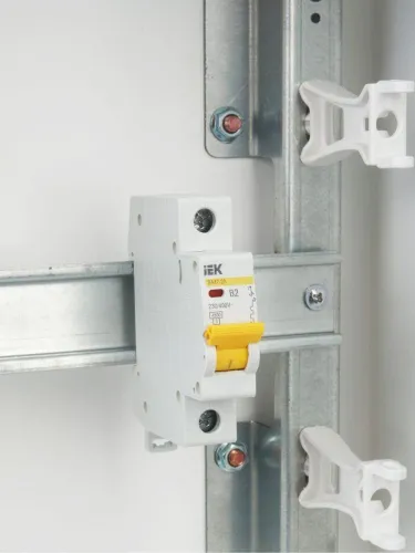 Выключатель автоматический модульный 1п B 2А 4.5кА ВА47-29 KARAT IEK MVA20-1-002-B фото 2