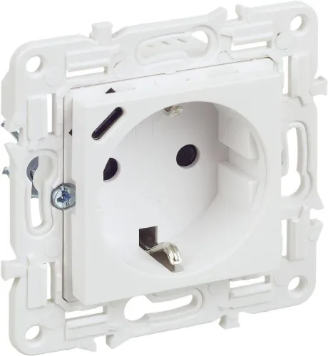 Розетка SKANDY 18Вт 16А с заземл. защ. шторки с USB C SK-R17W арктич. бел. IEK SK-R14-16-U14-018-K01