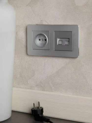 Розетка BRITE РС10-1-0-БрА 10А без заземл. без защ. шторок механизм алюм. IEK BR-R10-10-K47 фото 6