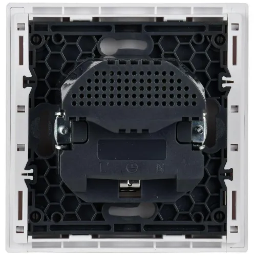 Розетка FORTE&PIANO FP247 16А USB A+C 18Вт с заземл. защ. шторки винт. крепл. бел. IEK FP-R14-16-U22-018-K01 фото 4