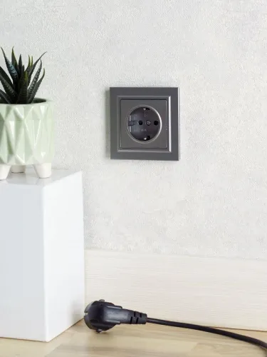 Розетка 1-м СП BRITE РС14-1-0-БрС 16А с заземл. защ. шторки механизм сталь IEK BR-R14-16-K46 фото 3