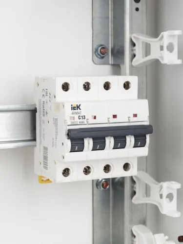 Выключатель автоматический модульный 4п C 13А M06N ARMAT IEK AR-M06N-4-C013 фото 3