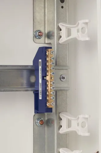 Шина нулевая на DIN-изол. ШНИ-6х9-10-Д-С IEK YNN10-69-10D-K07 фото 3