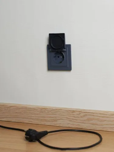 Розетка BRITE РСбш10-3-44-БрМ 16А IP44 с заземл. защ. шторки с крышкой механизм маренго IEK BR-R16-16-44-K35 фото 5