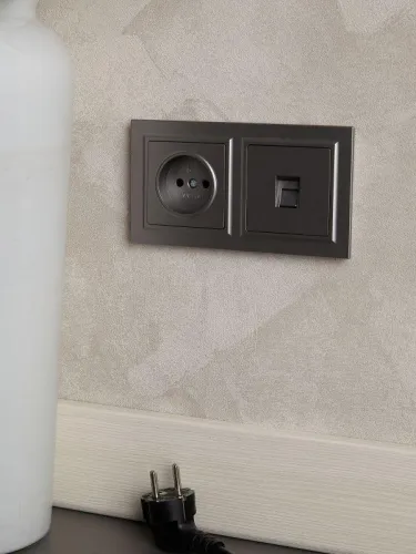 Розетка компьютерная СП RJ45 кат.6 BRITE РК11-БрС механизм сталь IEK BR-K10-2-K46 фото 3