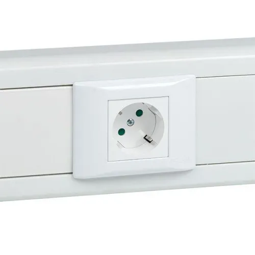 Розетка 45х45 PRO 45град. с заземл. белая EKF E6MR16-028-10-45 фото 5