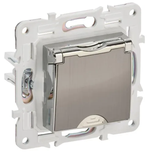 Розетка 1-м SKANDY 16А IP44 с заземл. защ. шторки с крышкой SK-R11N никель IEK SK-R16-16-44-K50