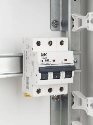 Выключатель автоматический модульный 3п B 10А M06N ARMAT IEK AR-M06N-3-B010 фото 3