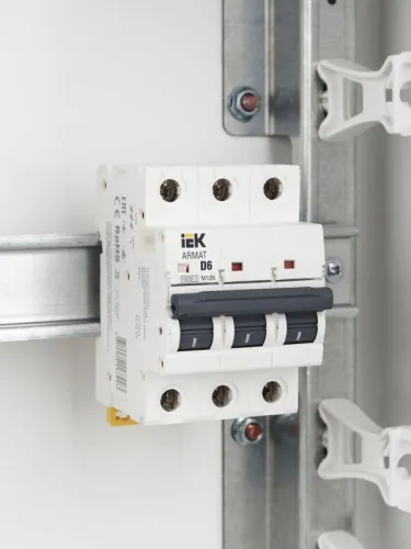 Выключатель автоматический модульный 3п D 6А M10N ARMAT IEK AR-M10N-3-D006 фото 3