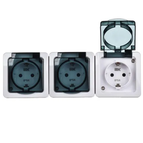 Розетка 3-м ОП Гермес Plus РСб23-3-ГПБд 16А IP54 с заземл. с дым. крышкой бел. IEK ERMP32-K03-16-54-EC фото 2