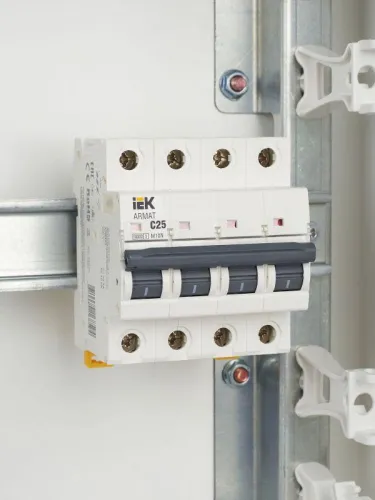 Выключатель автоматический модульный 4п C 25А M10N ARMAT IEK AR-M10N-4-C025 фото 3