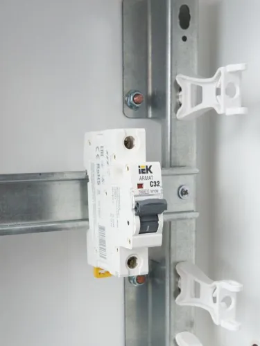 Выключатель автоматический модульный 1п C 32А M10N ARMAT IEK AR-M10N-1-C032 фото 3
