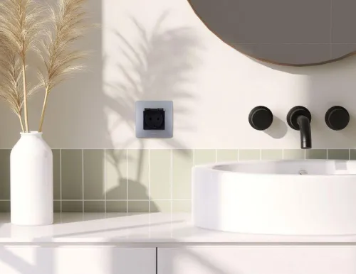 Розетка 1-м СП Etika 16А IP44 250В с заземл. со шторками с защ. крышкой безвинтов. зажимы алюм. IEK 672426 фото 6