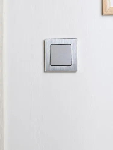 Рамка 1-м BRITE РУ-1-1-БрА металл алюм. IEK BR-M12-M-K47 фото 4