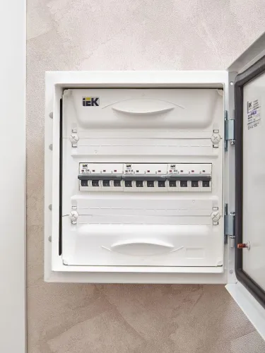 Выключатель автоматический модульный 4п D 25А M06N ARMAT IEK AR-M06N-4-D025 фото 2