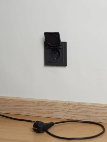 Розетка BRITE РСбш10-3-44-БрГ 16А IP44 с заземл. защ. шторки с крышкой механизм графит IEK BR-R16-16-44-K53 фото 8