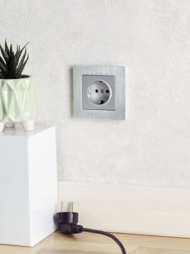 Рамка 1-м BRITE РУ-1-1-БрА металл алюм. IEK BR-M12-M-K47 фото 3