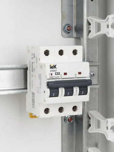 Выключатель автоматический модульный 3п C 32А M10N ARMAT IEK AR-M10N-3-C032 фото 10