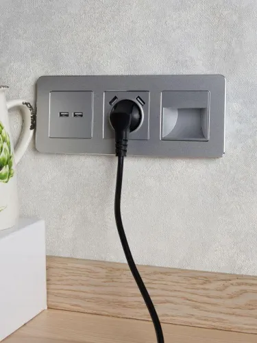 Рамка 3-м BRITE РУ-3-1-Бр метал. алюм. RE IEK BR-M32-M-01-K47 фото 2