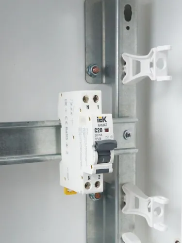 Выключатель автоматический дифференциального тока 2п (1P+N) C 20А 30мА тип AC АВДТ B06S 18мм ARMAT IEK AR-B06S-1N-C20C030 фото 2