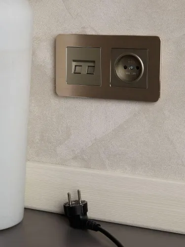 Рамка 2-м BRITE РУ-2-1-Бр метал. шампань RE AL IEK BR-M22-M-21-K37 фото 2