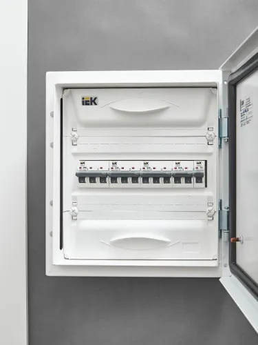 Выключатель автоматический модульный 3п C 20А M06N ARMAT IEK AR-M06N-3-C020 фото 2