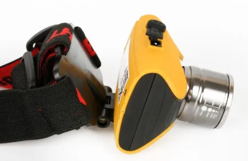 Фонарь аккумуляторный налобный E157 CREE 3Вт фокус 2 режима 220В пластик. желт. (бокс) Ultraflash 12351 фото 2