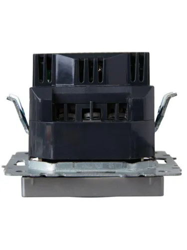 Розетка BRITE РЮш10-1-БрА 16А с USB A+A 2.1А с заземл. защ. шторки механизм алюм. IEK BR-R14-16-U21-D21-K47 фото 3