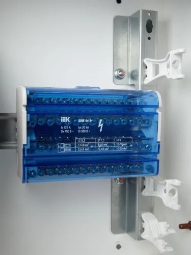 Шина на DIN-рейку в корпусе (кросс-модуль) ШНК 4х15 3L+PEN IEK YND10-4-15-125 фото 3
